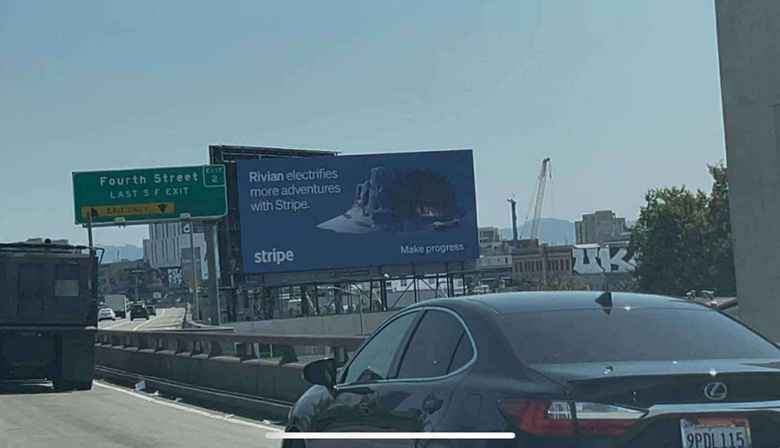 텍스트, 육상 차량, 차량, 야외이(가) 표시된 사진    AI 생성 콘텐츠는 정확하지 않을 수 있습니다.