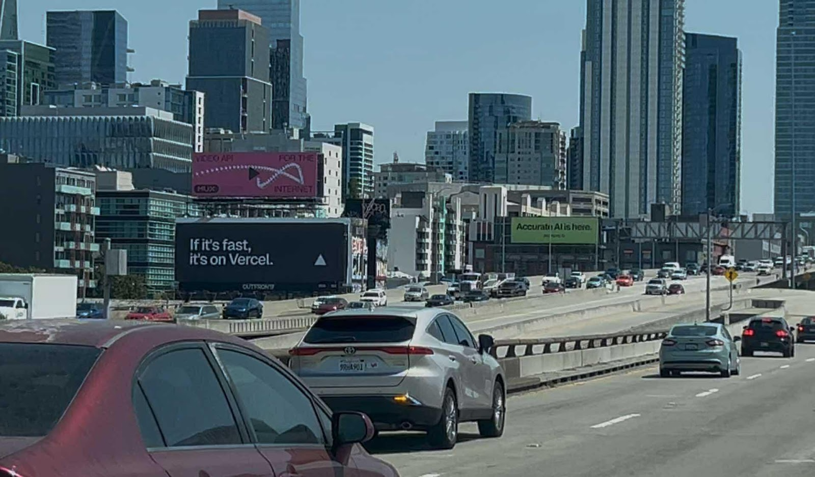 야외, 차량, 육상 차량, 자동차이(가) 표시된 사진    AI 생성 콘텐츠는 정확하지 않을 수 있습니다.