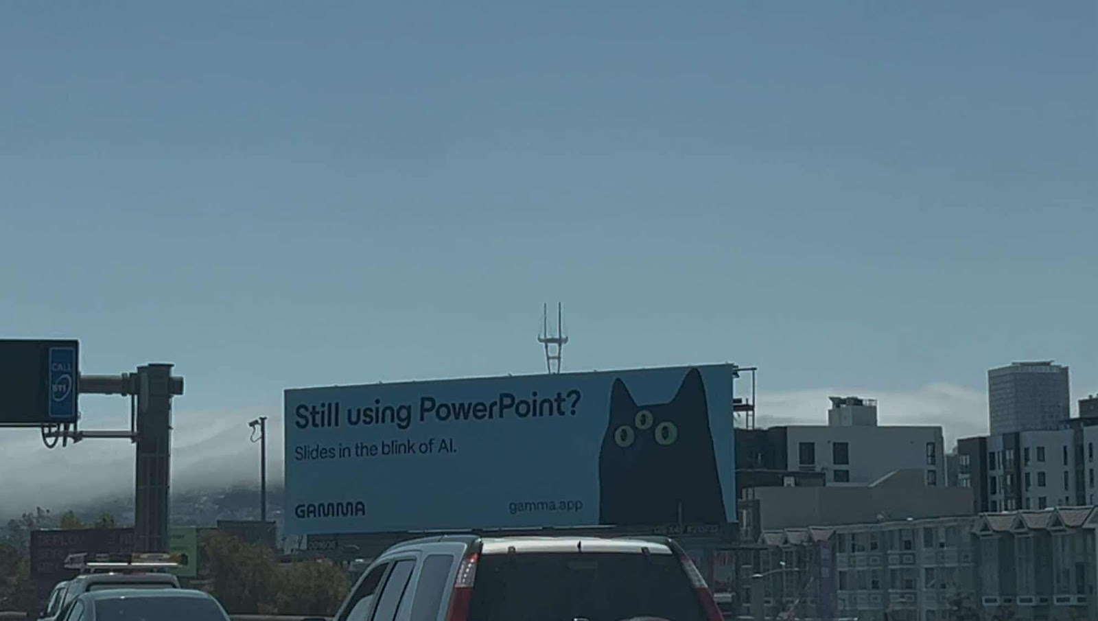 텍스트, 야외, 하늘, 차량이(가) 표시된 사진    AI 생성 콘텐츠는 정확하지 않을 수 있습니다.