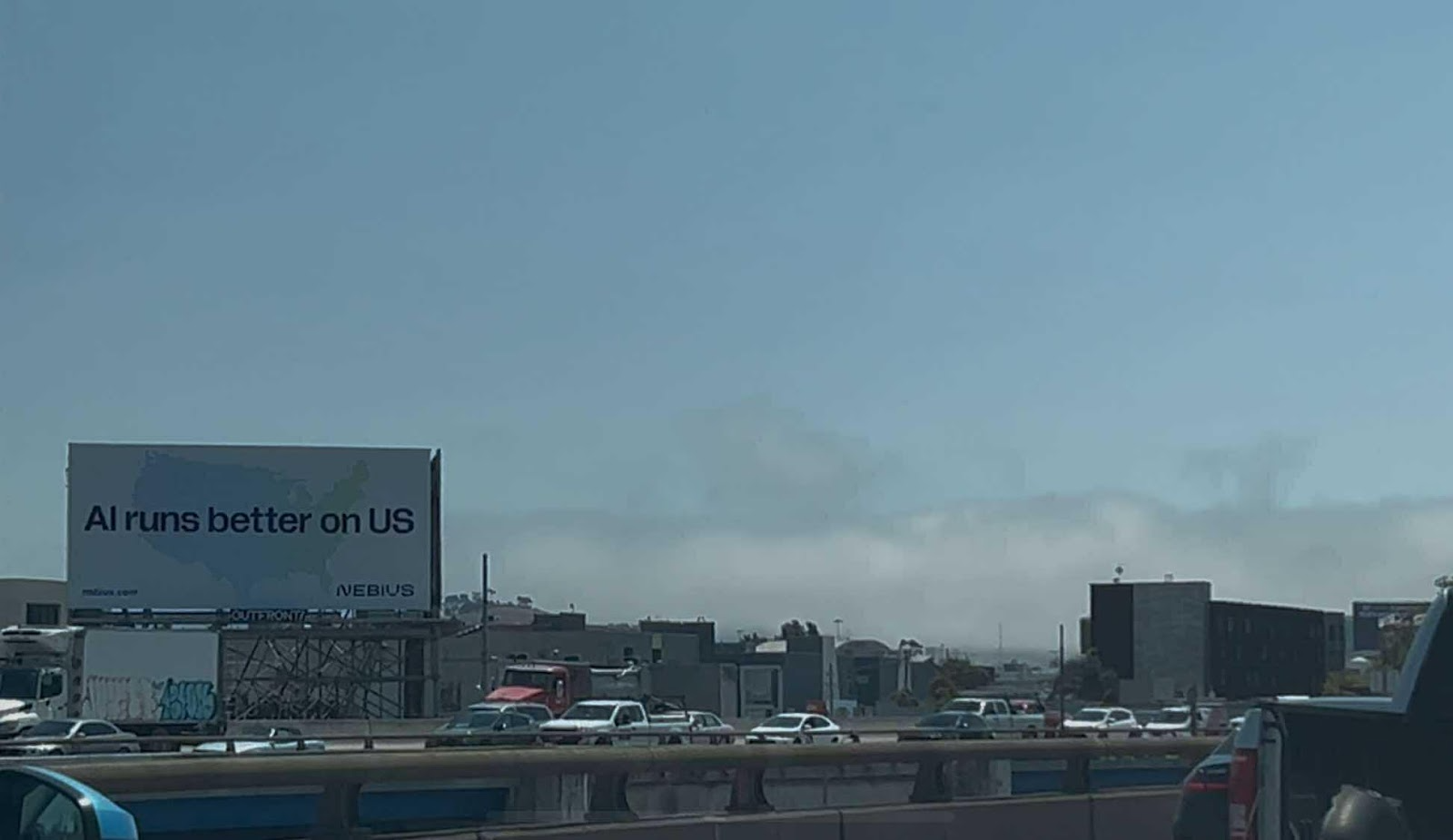 하늘, 야외, 텍스트, 구름이(가) 표시된 사진    AI 생성 콘텐츠는 정확하지 않을 수 있습니다.