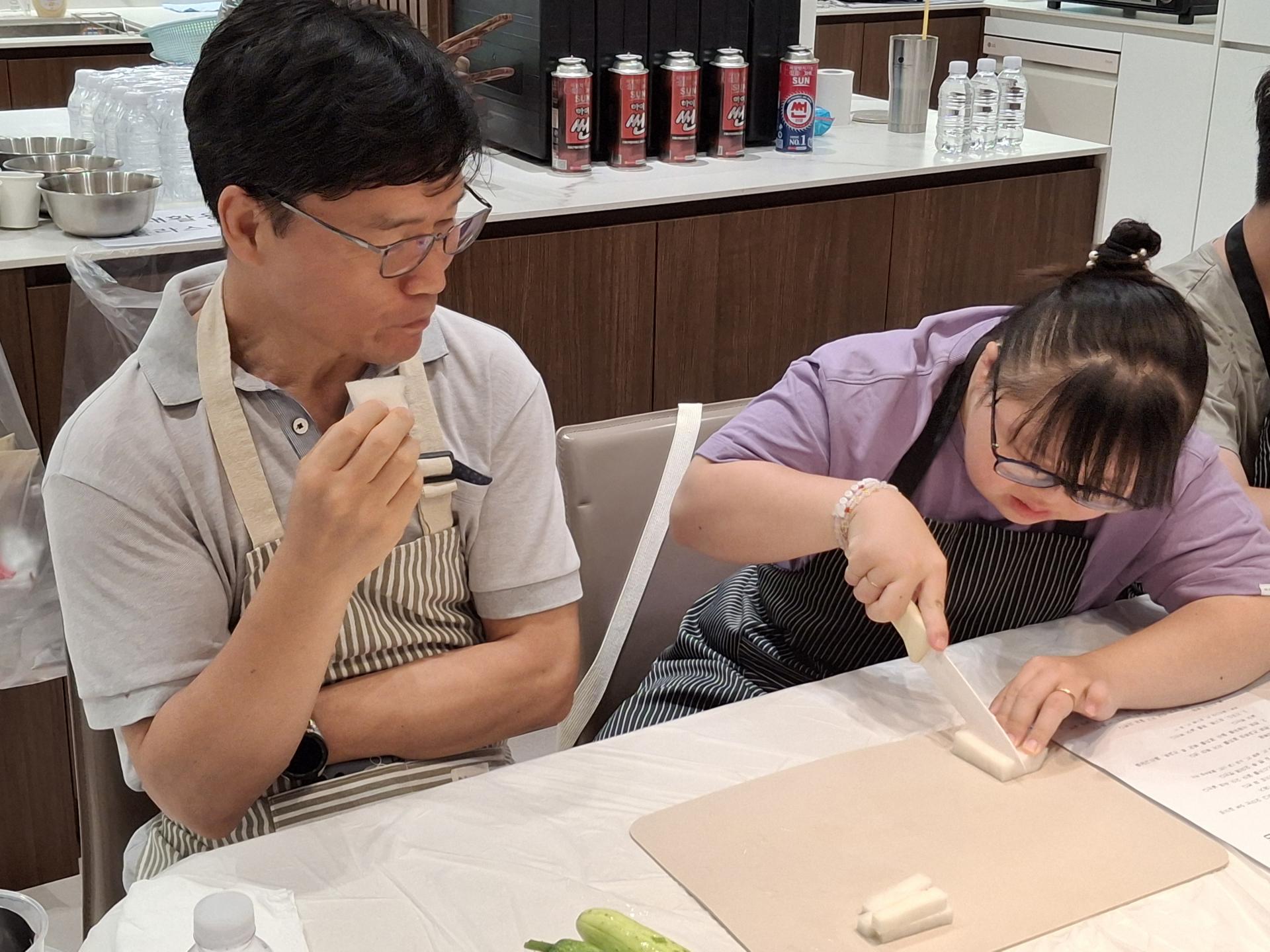 7c7932b42bcd2.jpg