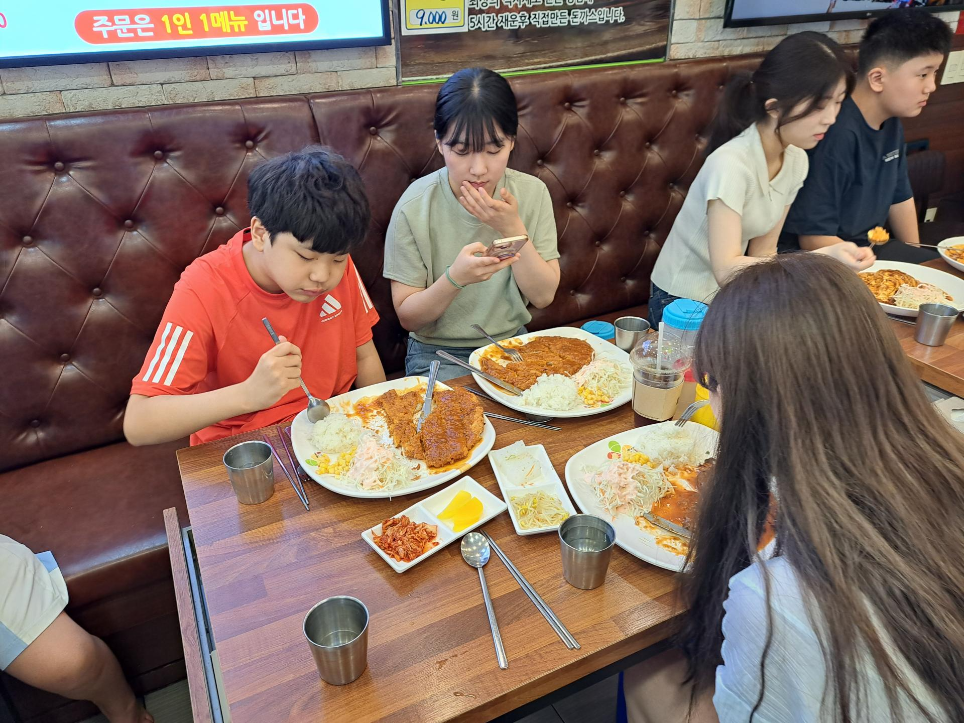 c7f984f42b255.png