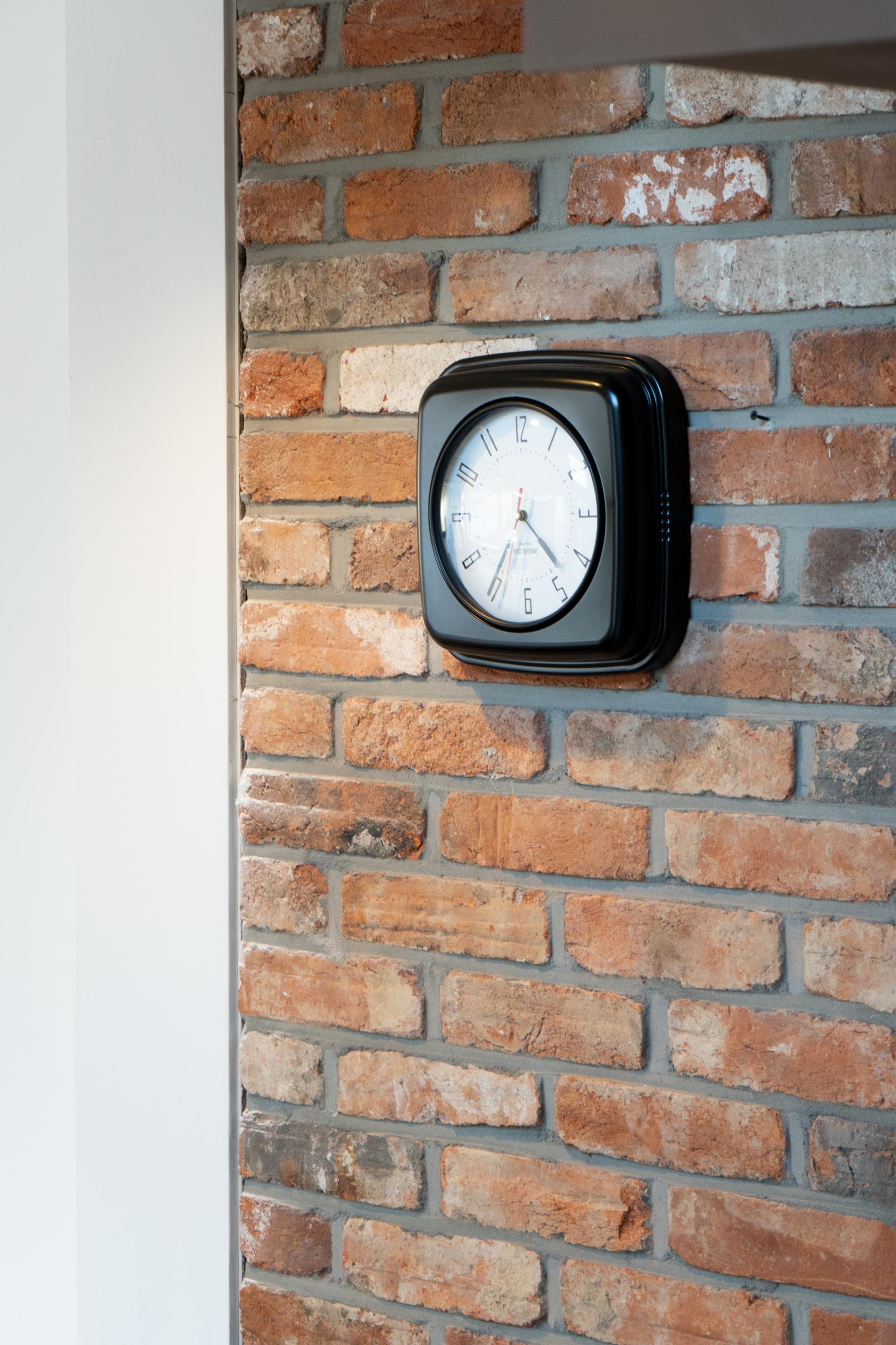 비스팸 벽시계 : place1-3 플레이스일다시삼