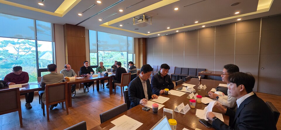 고압가스협회 및 연합회 이사회에서 심승일 회장이 시장 안정화 등을 골자로 한 인사말을 하고 있다.