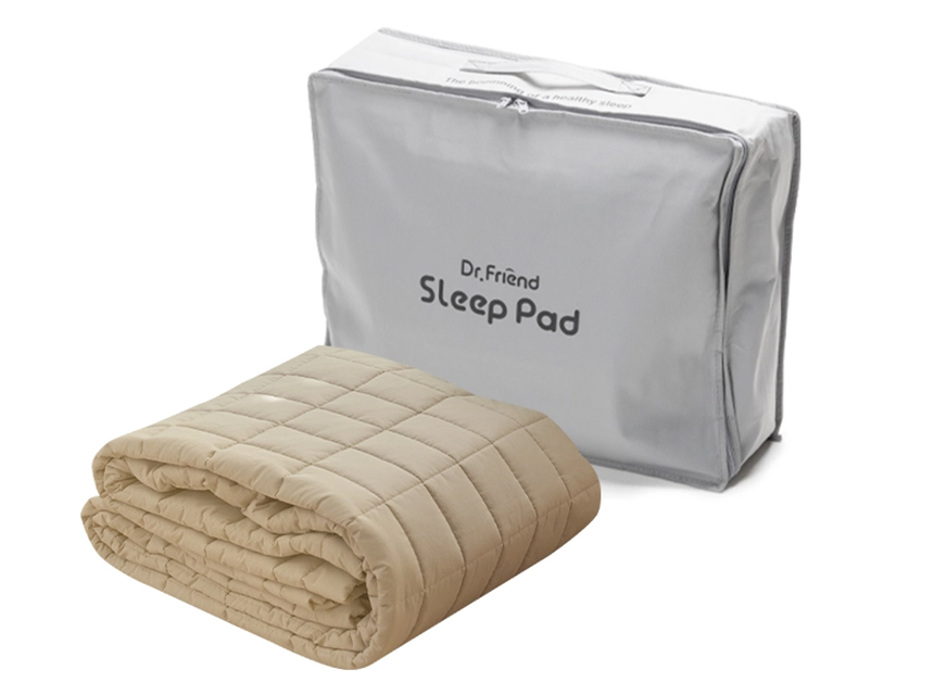 Dr.Friend Sleep Pad folded beside its storage bag, presenting a clean and practical bedding product package