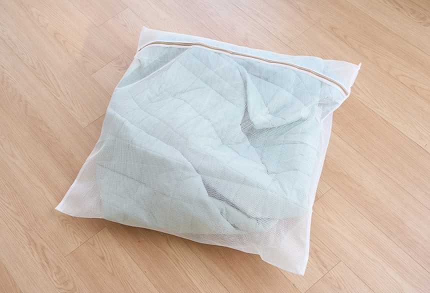 Dedicated laundry bag provided with the Dr.Friend Sleep Pad, designed for safe and separate washing