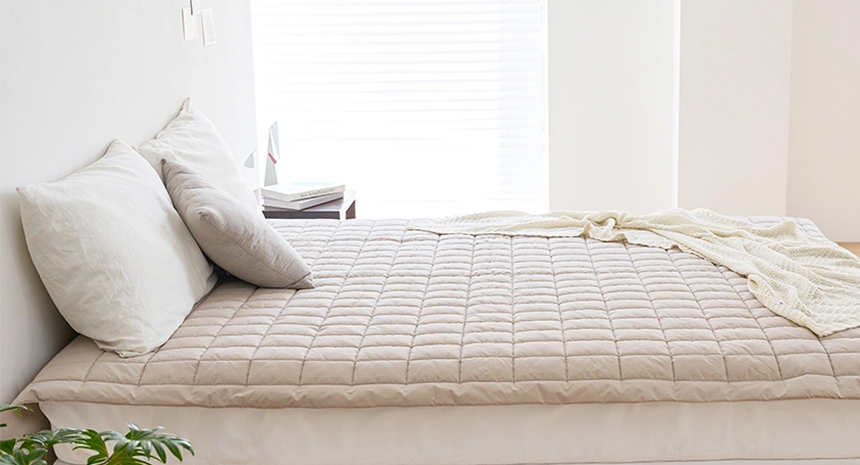 Beige Dr.Friend Sleep Pad styled in a minimal bedroom with soft natural light, emphasizing simple and comfortable design
