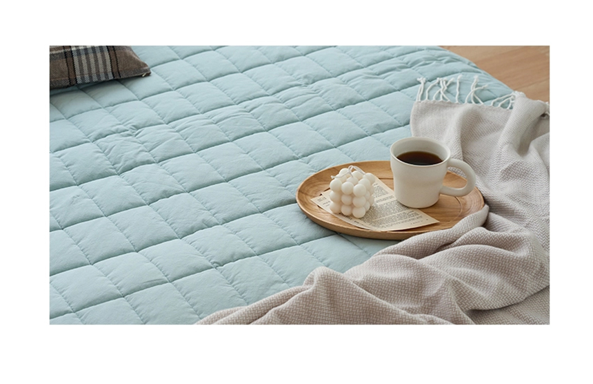 Close-up of a mint-colored Dr.Friend Sleep Pad with a tray and cup, highlighting a light and refreshing setting