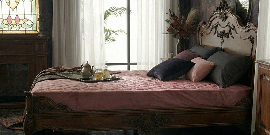 Violet Special Dr.Friend Sleep Pad styled on a bed, demonstrating versatile use as a bedding or living space pad