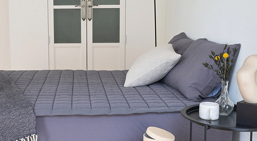 Charcoal Dr.Friend Sleep Pad styled in a minimal bedroom with neutral decor, emphasizing a composed and elegant design