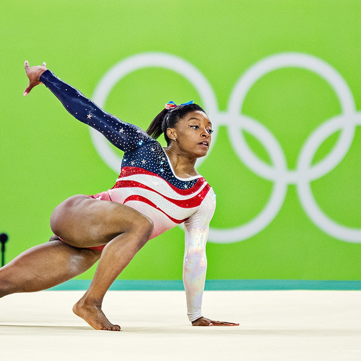 가장 높은 자리에서 자신과 경쟁하는 시몬 바일스 XERCISE