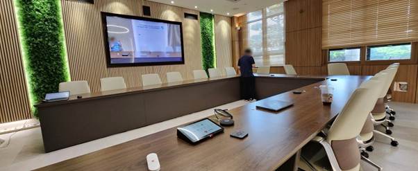 실내, 가구, 인테리어 디자인, 창문이(가) 표시된 사진

AI 생성 콘텐츠는 정확하지 않을 수 있습니다.