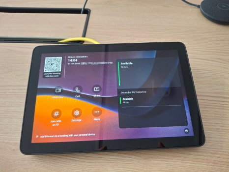 정보기기, 전자 기기, 태블릿 컴퓨터, 멀티미디어이(가) 표시된 사진  AI 생성 콘텐츠는 정확하지 않을 수 있습니다.