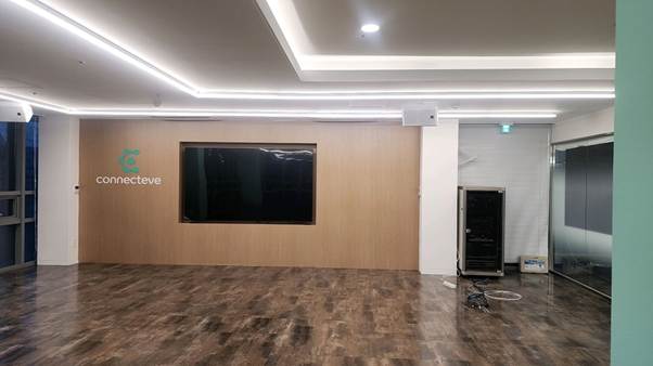 실내, 벽, 바닥재, 천장이(가) 표시된 사진  AI 생성 콘텐츠는 정확하지 않을 수 있습니다.