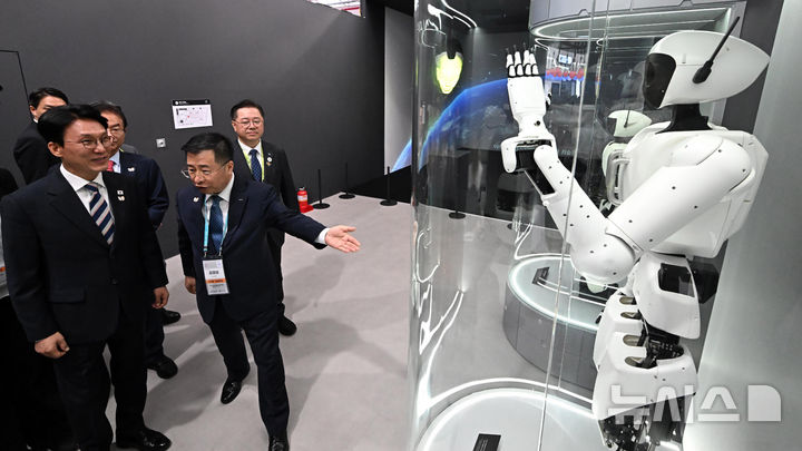 경주 apec 김민석 총리님.jpg