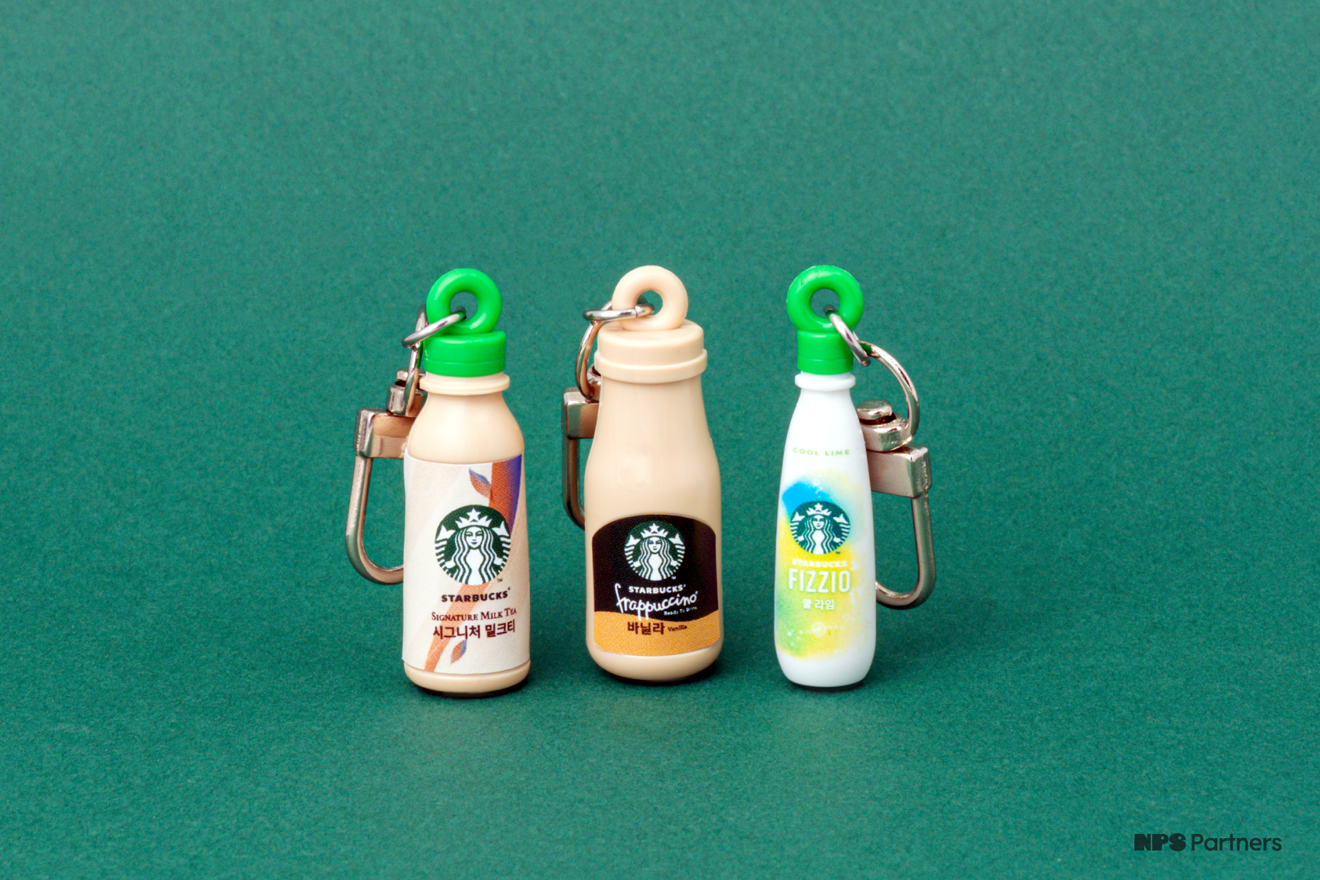 3_2비율_12_스타벅스_음료3종_제품_단체샷1.png