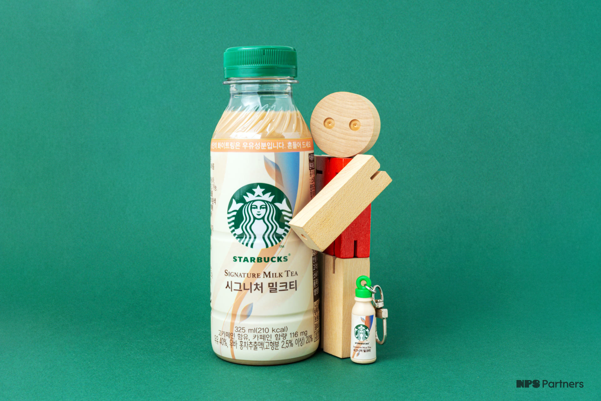 3_2비율_12_스타벅스_음료3종_제품_연출샷2.png