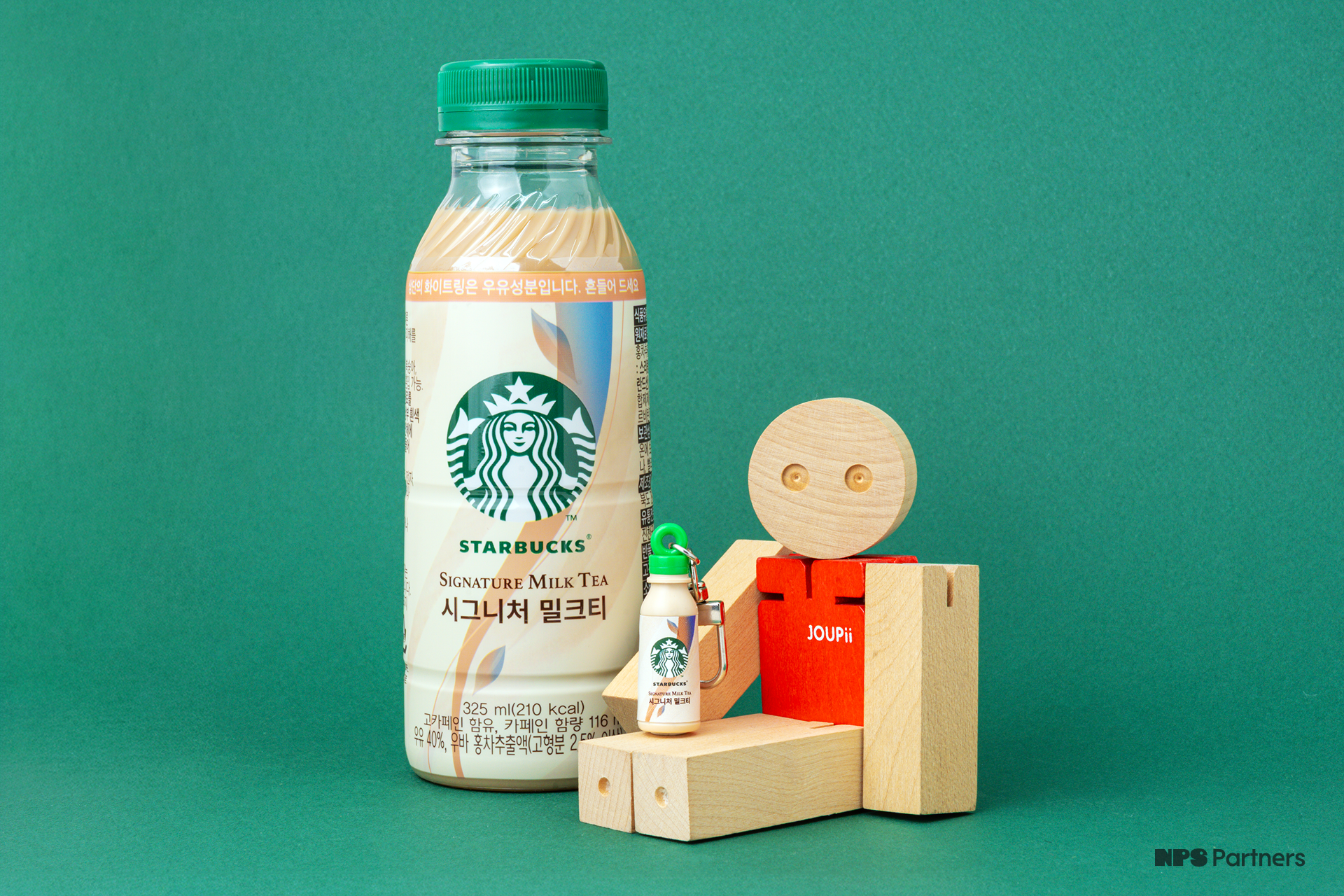 3_2비율_12_스타벅스_음료3종_제품_연출샷3.png