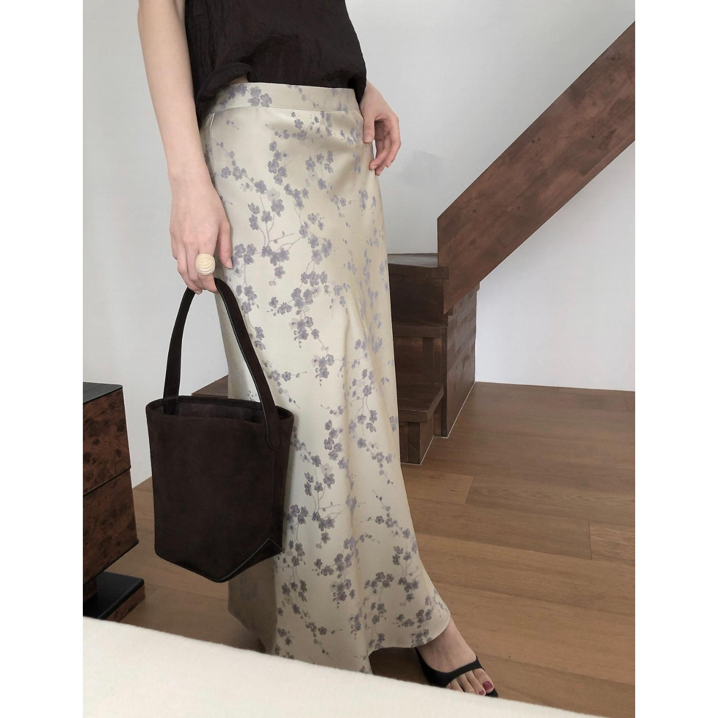 26FW 아메르 글로시 플라워 롱스커트