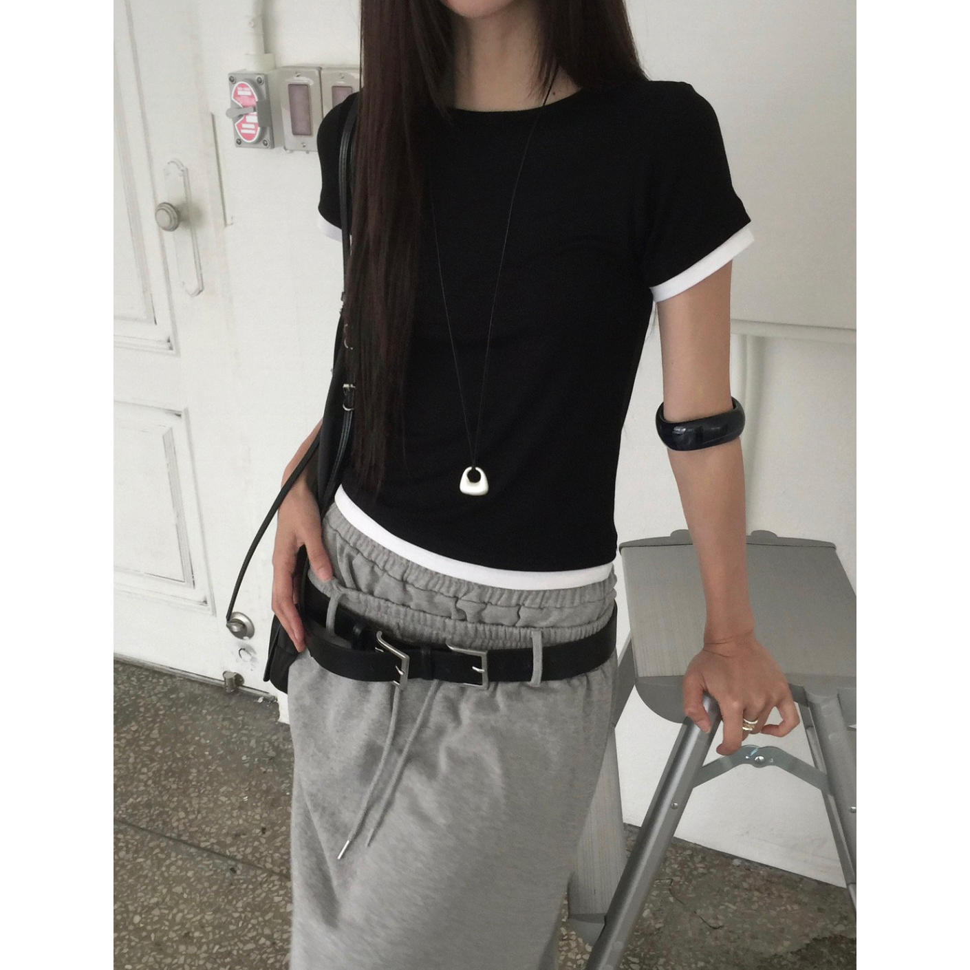 블랏 레이어드 스타일 배색 슬림핏 반팔 스판 티셔츠