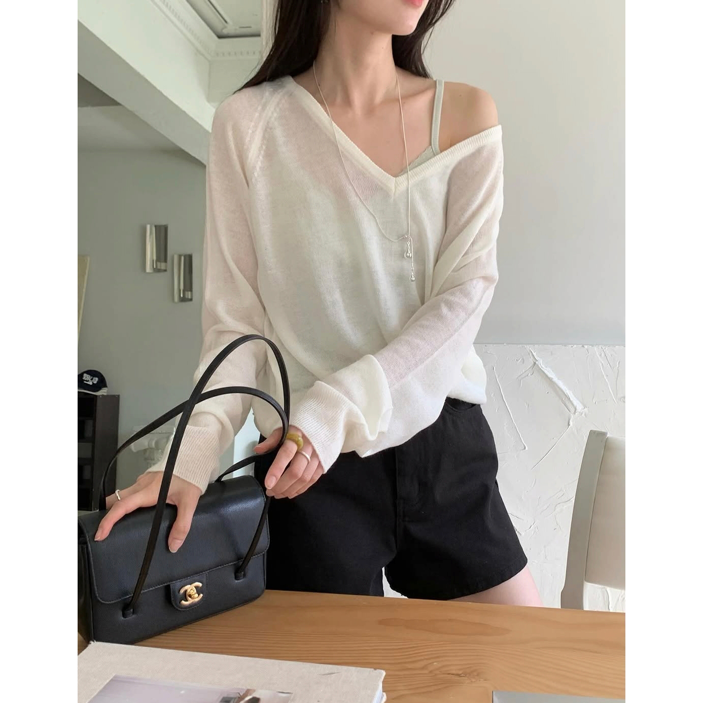 여름신상 코렐 양면착용 긴팔 시스루 브이넥 살안타템