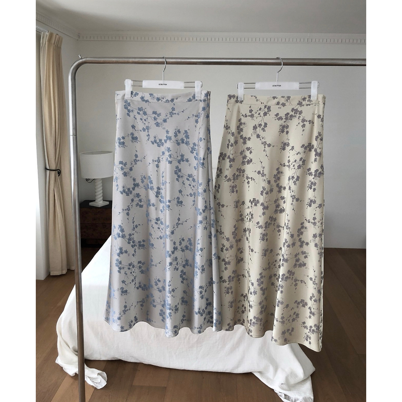 26FW 아메르 글로시 플라워 롱스커트