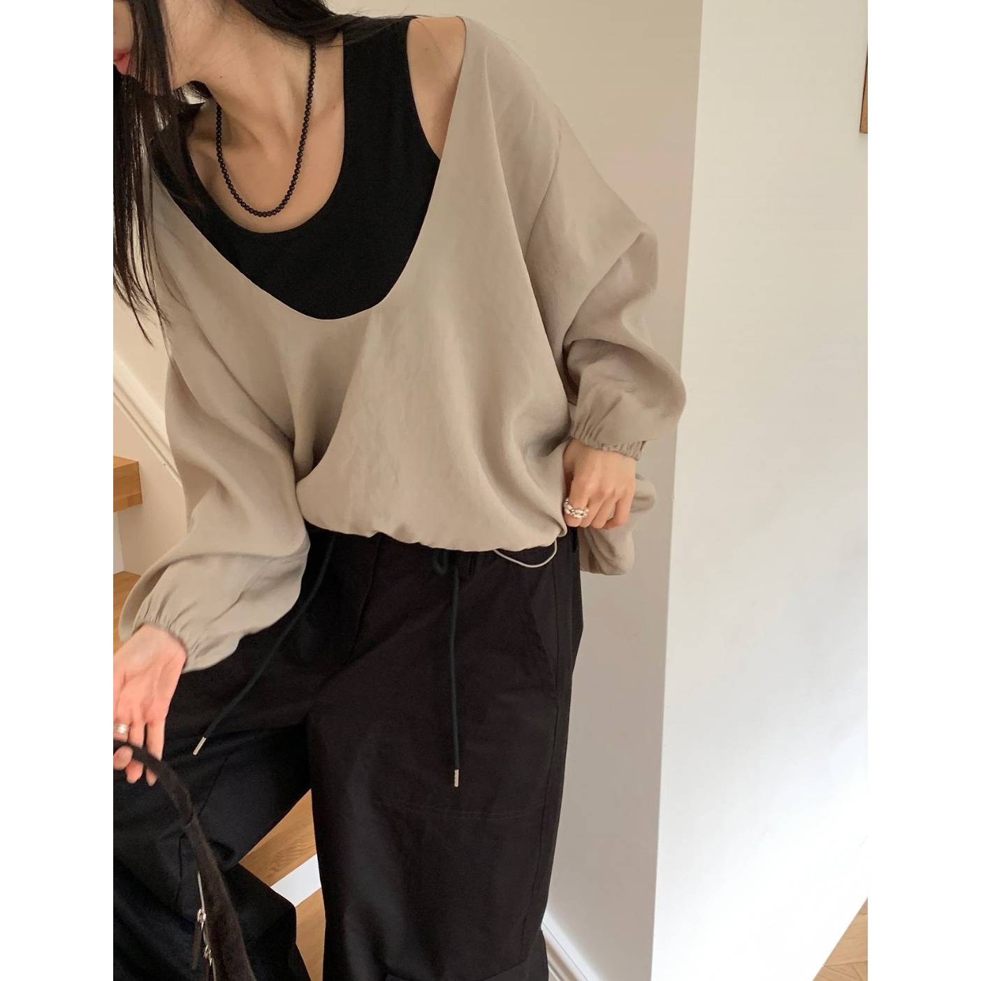 노엘 딥유넥 박시핏 벌룬 블라우스