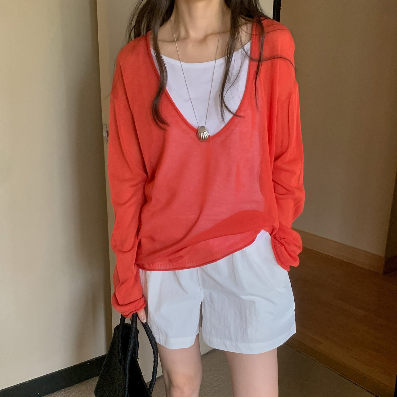 여름신상 샤이 긴팔 시스루 딥브이넥 니트 살안타템