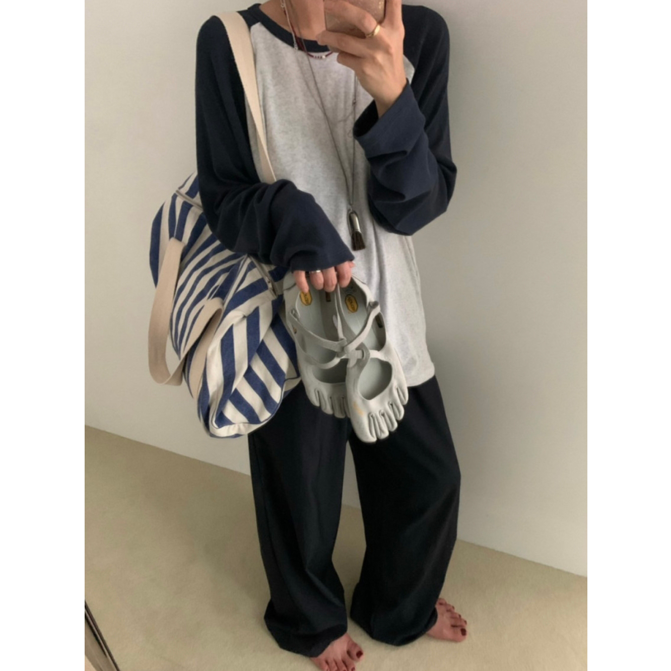탬 배색 긴팔 나그랑 스판 찰랑 루즈핏 티셔츠