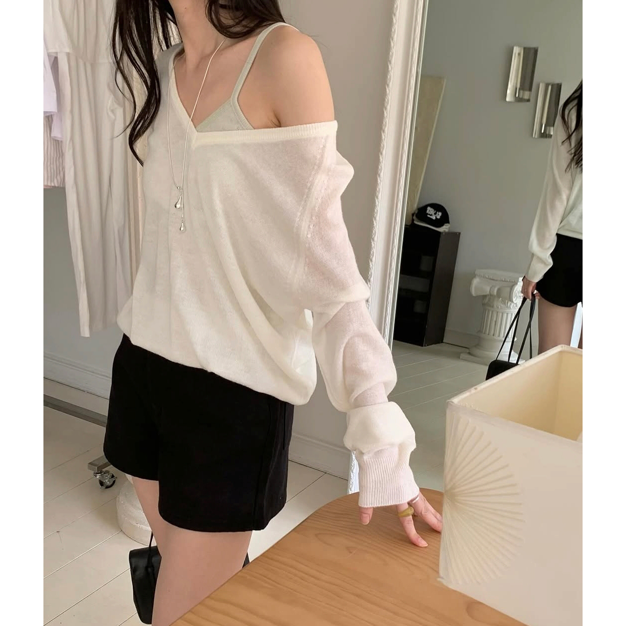 여름신상 코렐 양면착용 긴팔 시스루 브이넥 살안타템
