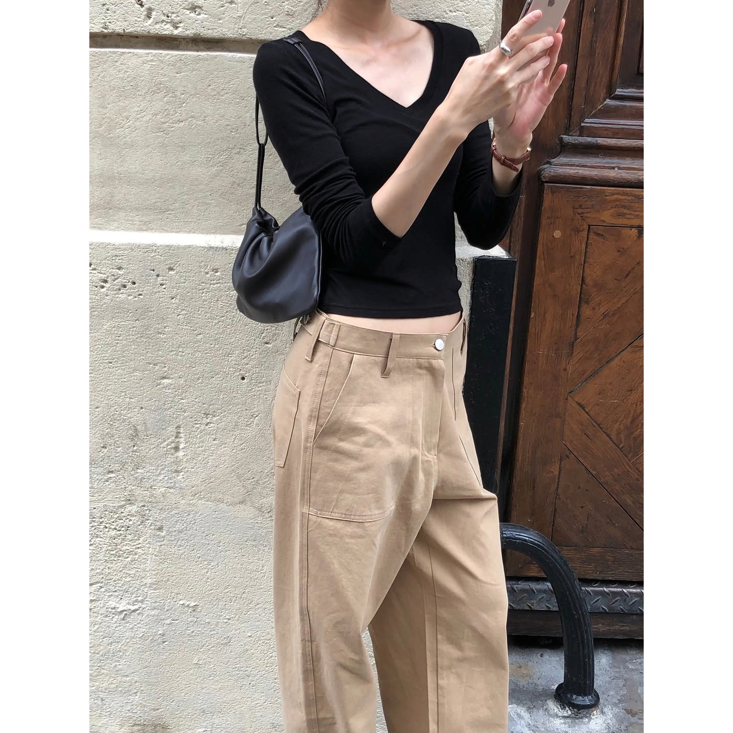 슬림 브이넥 긴팔 티셔츠 적당한 크롭 기장
