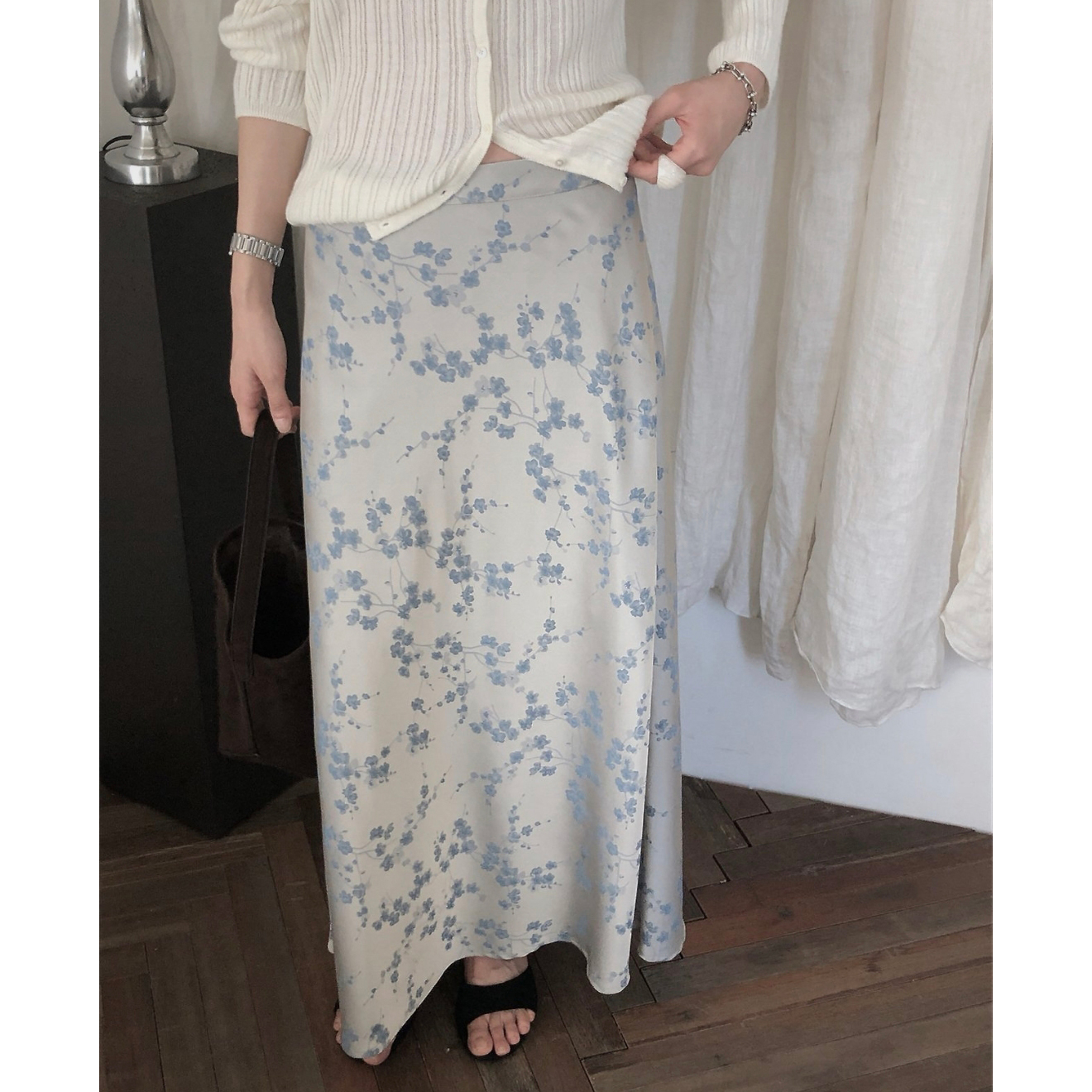 26FW 아메르 글로시 플라워 롱스커트