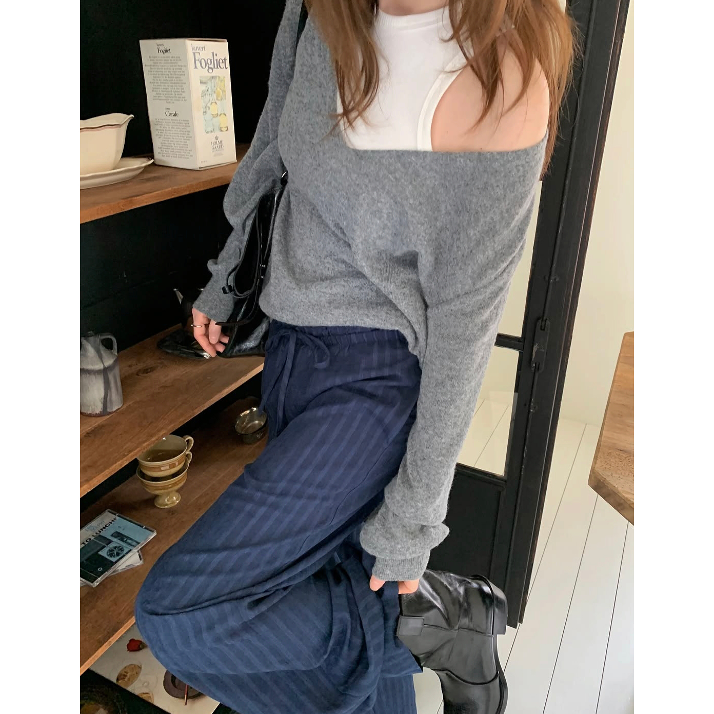 모리 딥브이넥 루즈핏 니트