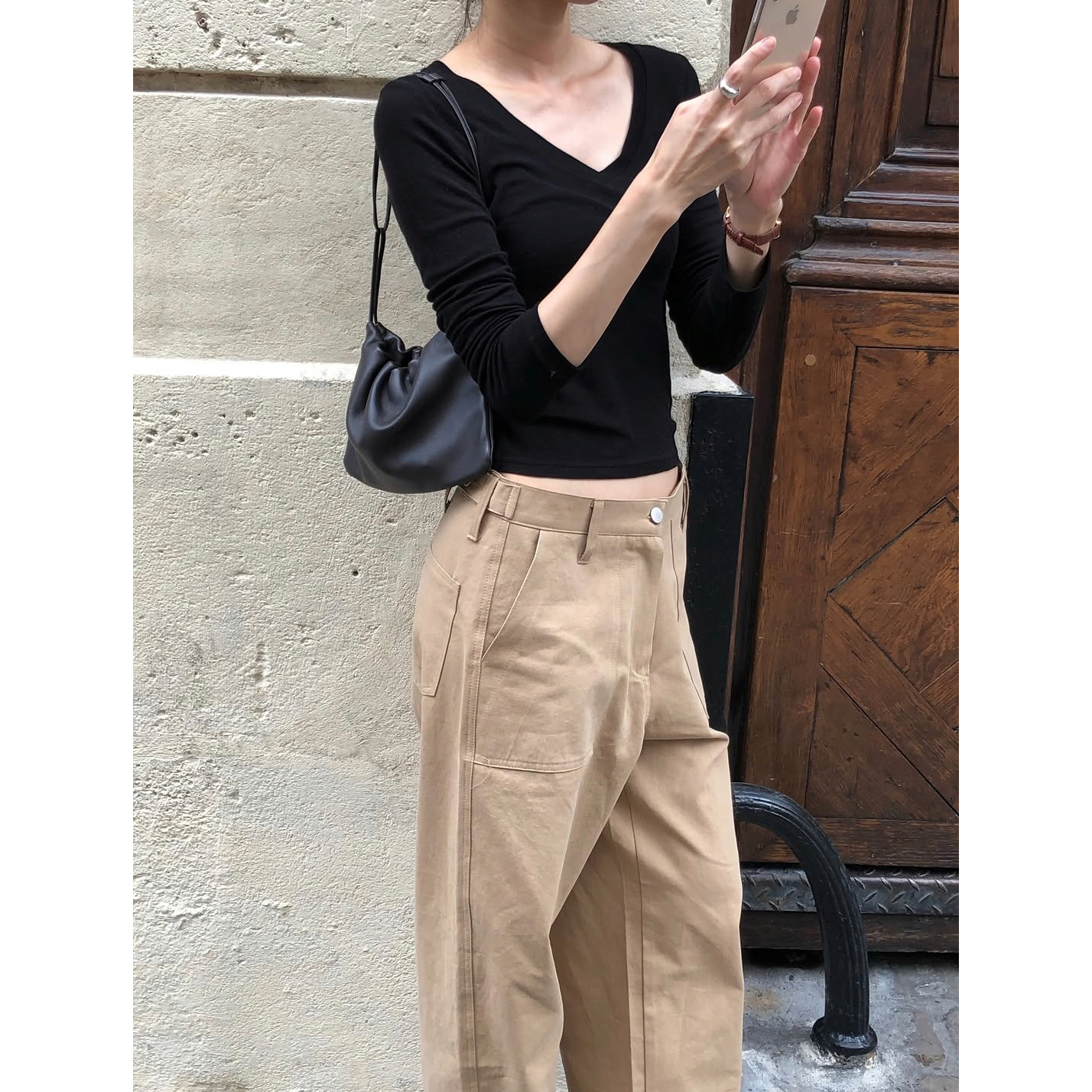 슬림 브이넥 긴팔 티셔츠 적당한 크롭 기장