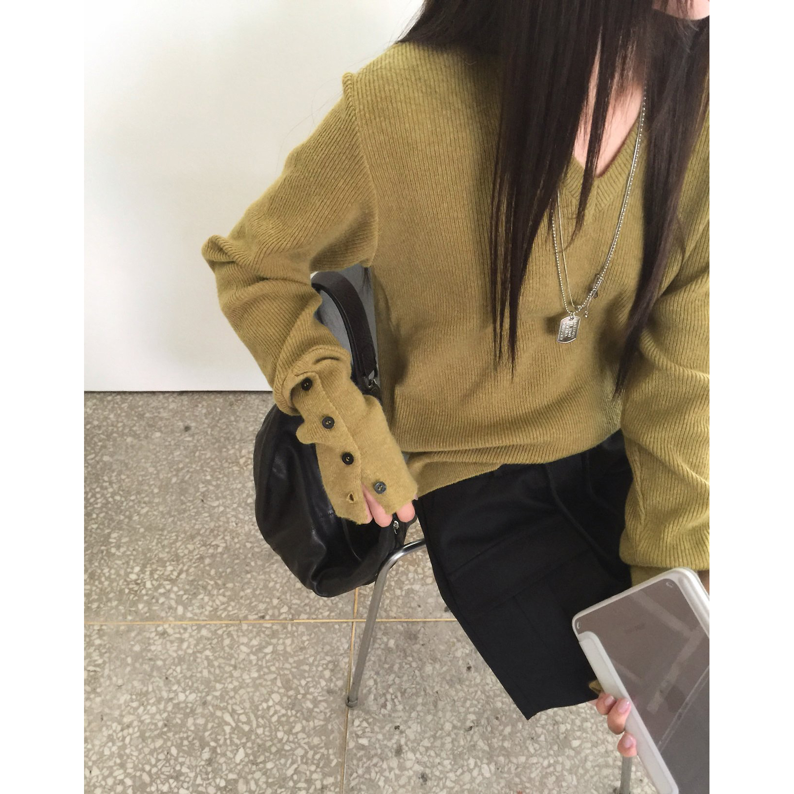 소매 버튼 브이넥 골지 니트