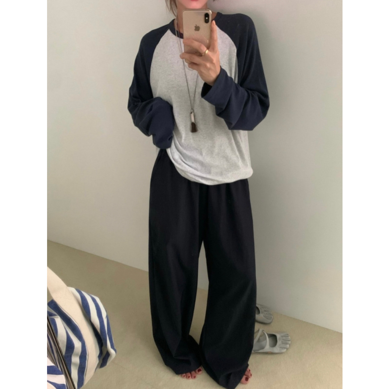 탬 배색 긴팔 나그랑 스판 찰랑 루즈핏 티셔츠