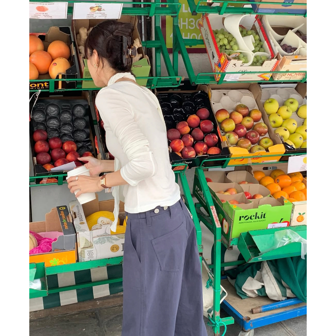 슬림 브이넥 긴팔 티셔츠 적당한 크롭 기장