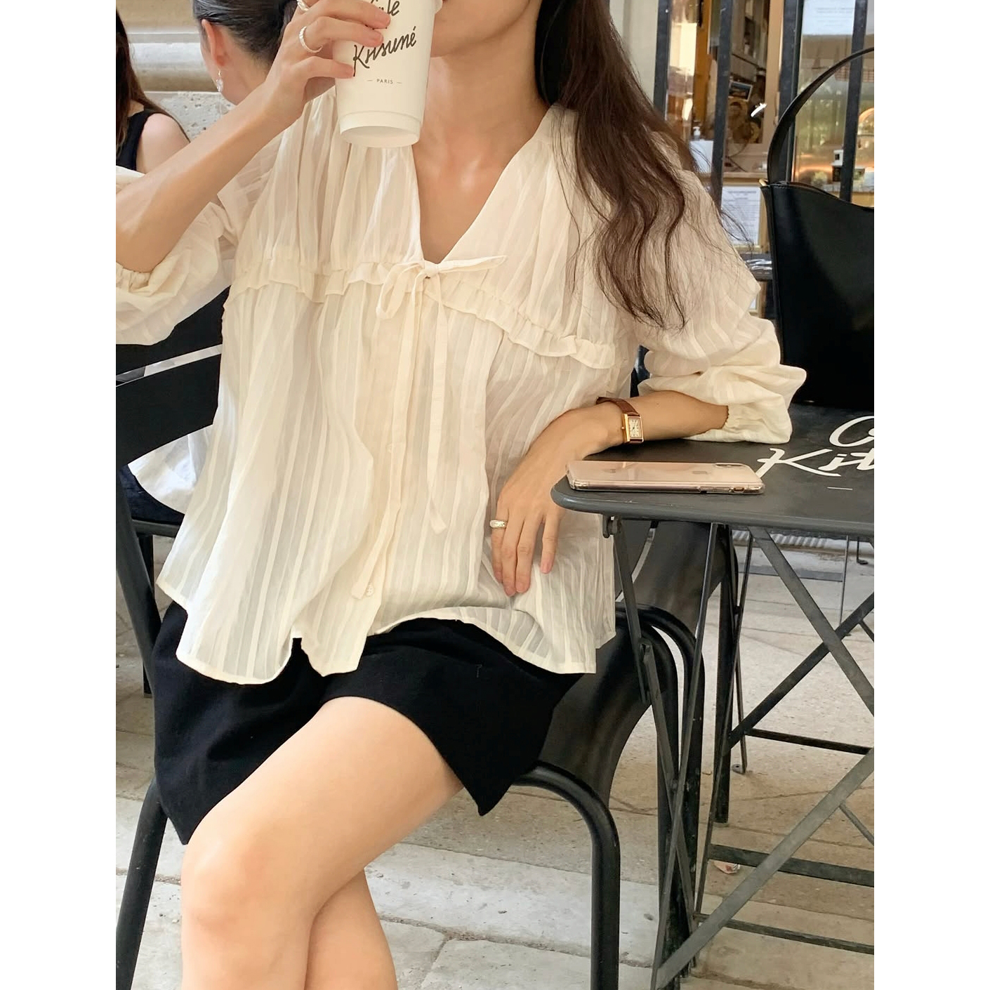 부트 간절기 루즈핏 셔링 브이넥 블라우스
