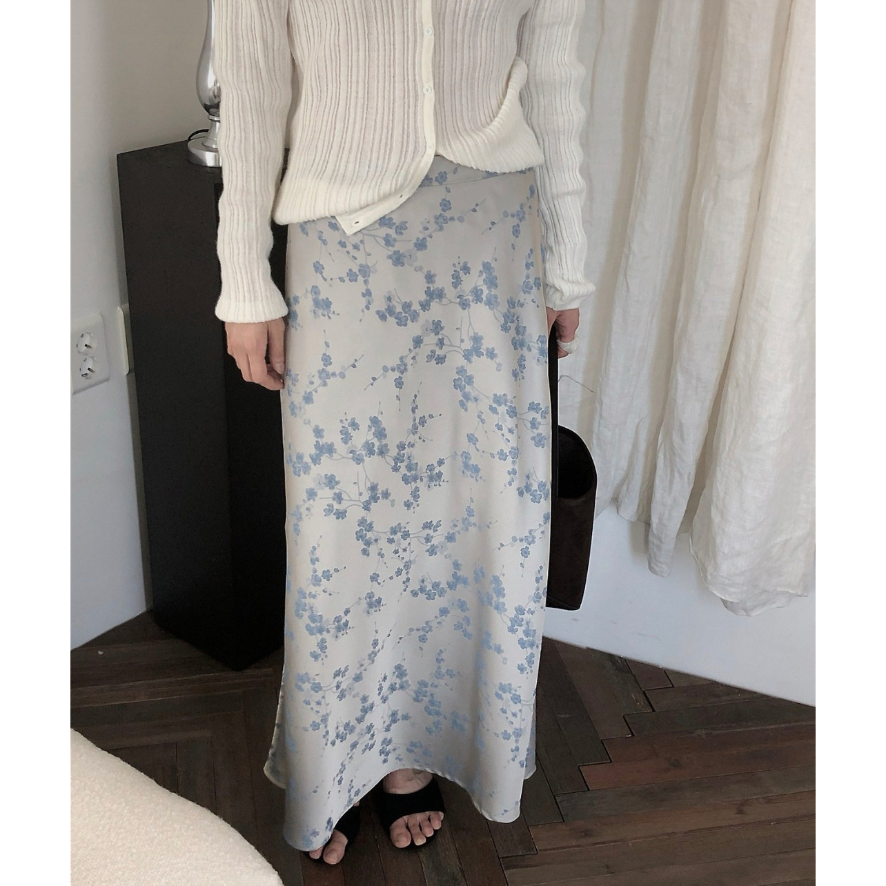 26FW 아메르 글로시 플라워 롱스커트