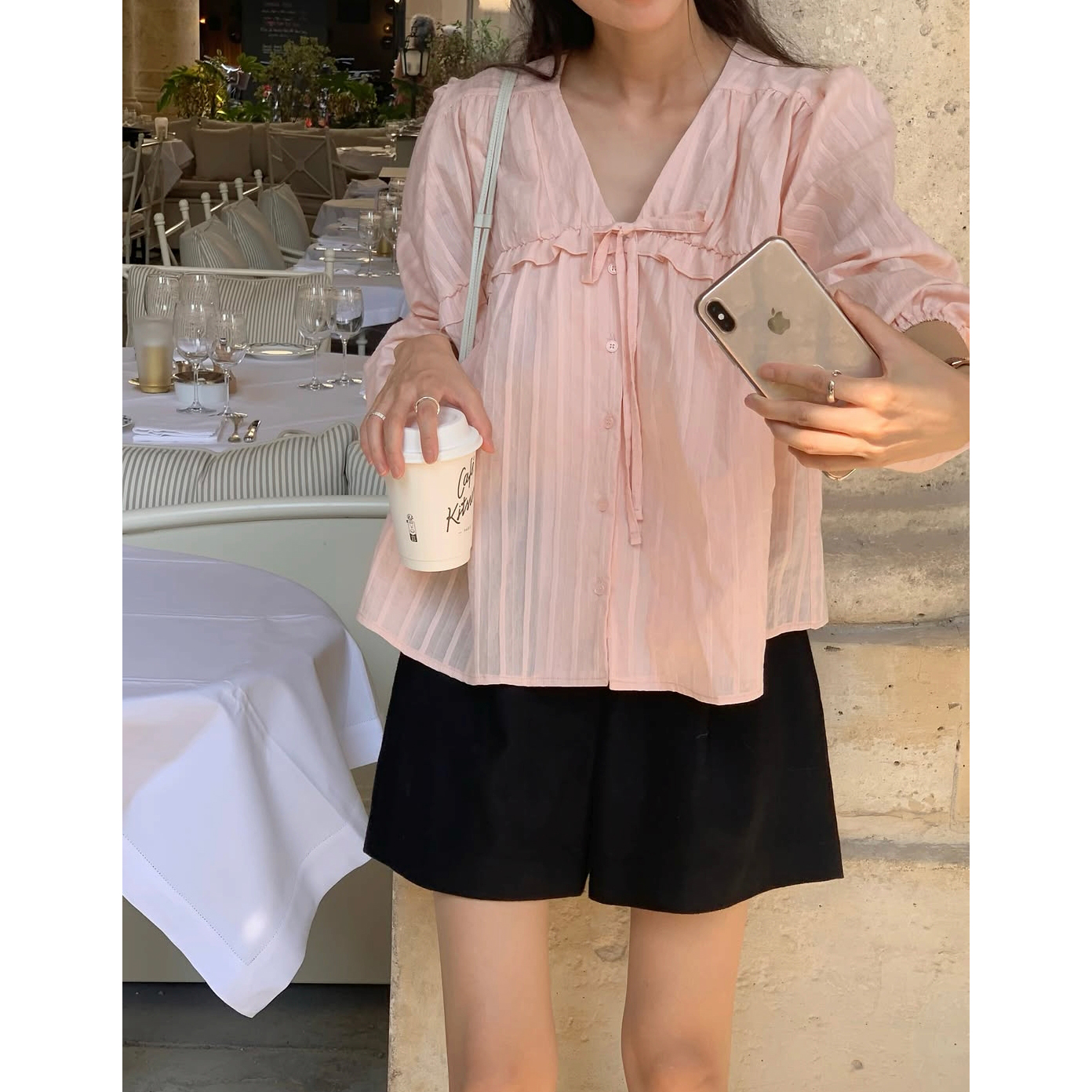 부트 간절기 루즈핏 셔링 브이넥 블라우스