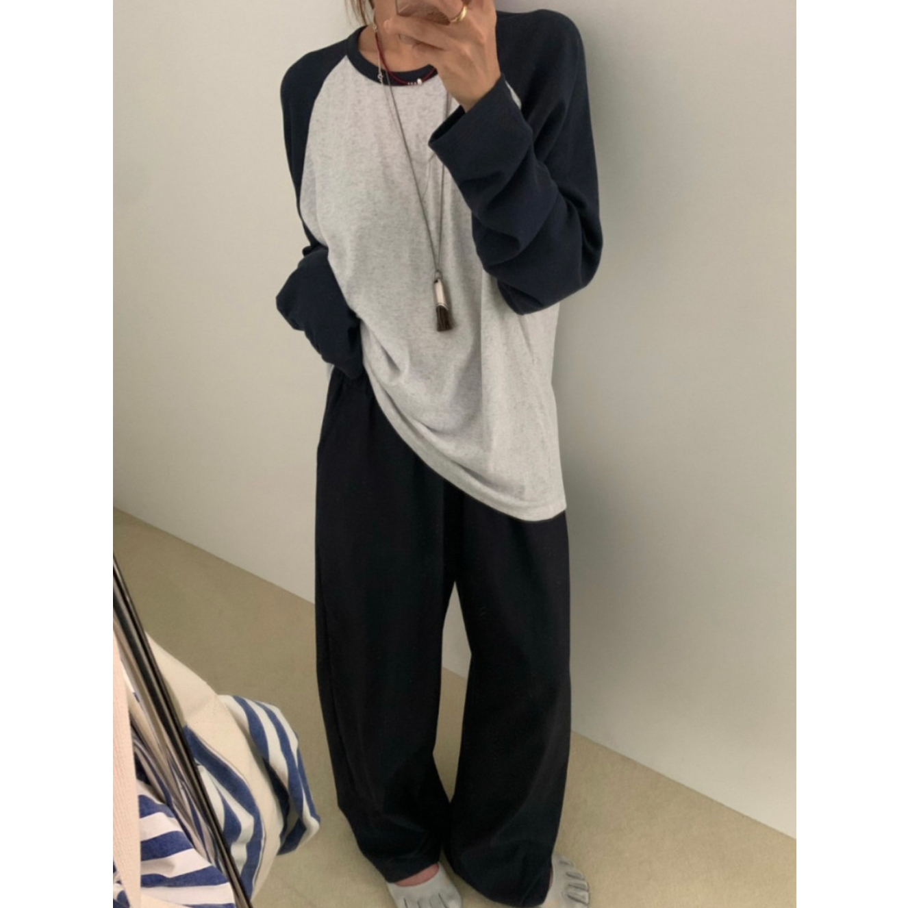 탬 배색 긴팔 나그랑 스판 찰랑 루즈핏 티셔츠