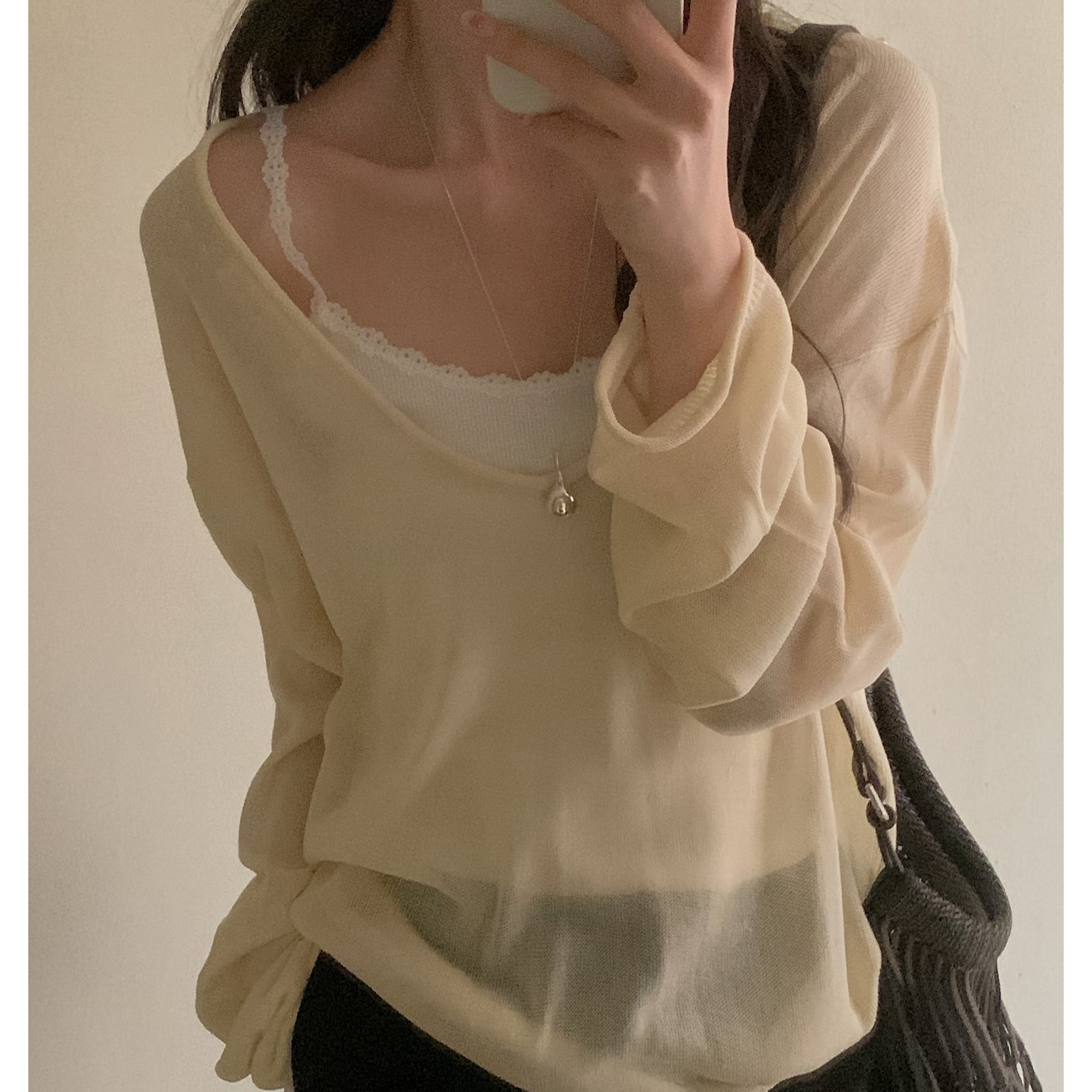 여름신상 샤이 긴팔 시스루 딥브이넥 니트 살안타템
