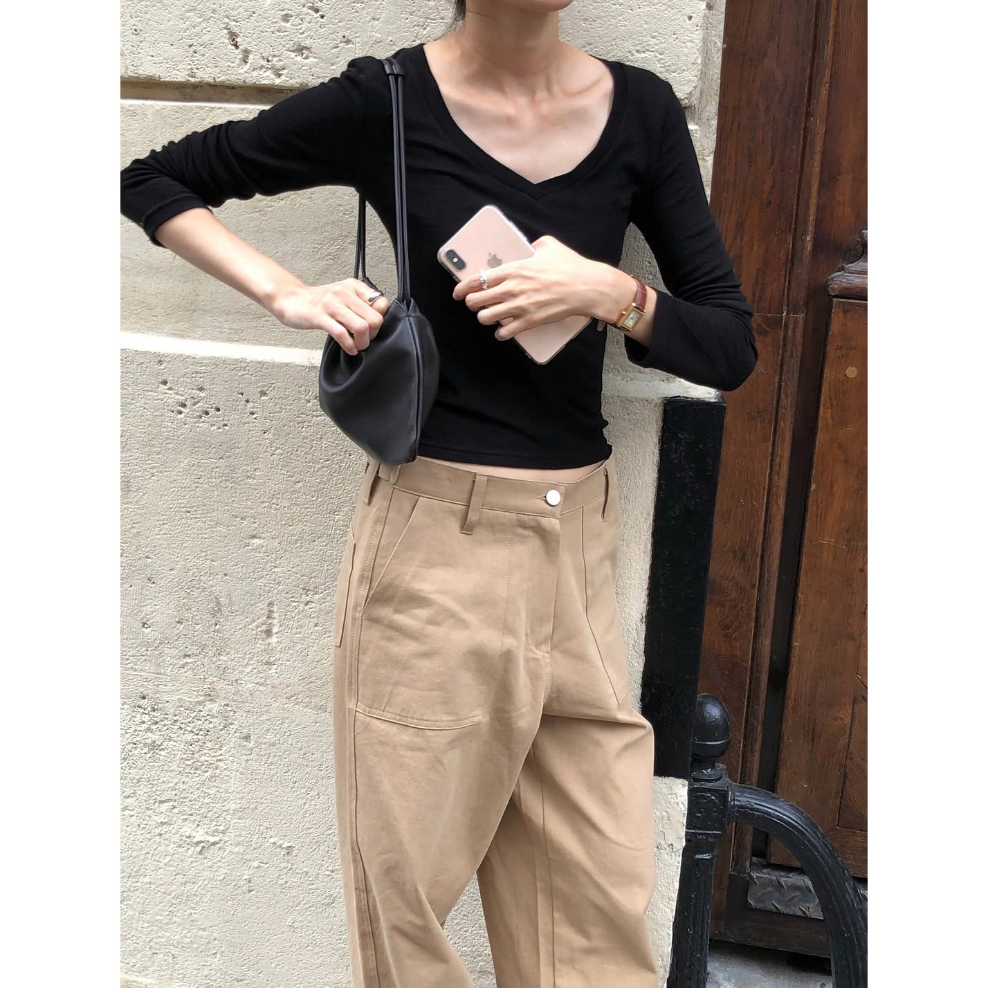 슬림 브이넥 긴팔 티셔츠 적당한 크롭 기장