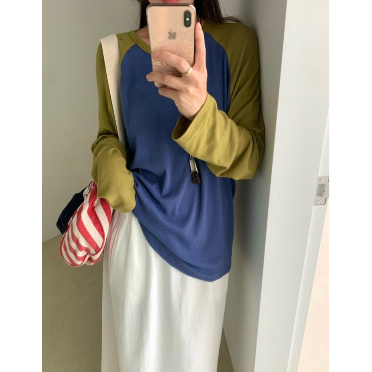 탬 배색 긴팔 나그랑 스판 찰랑 루즈핏 티셔츠