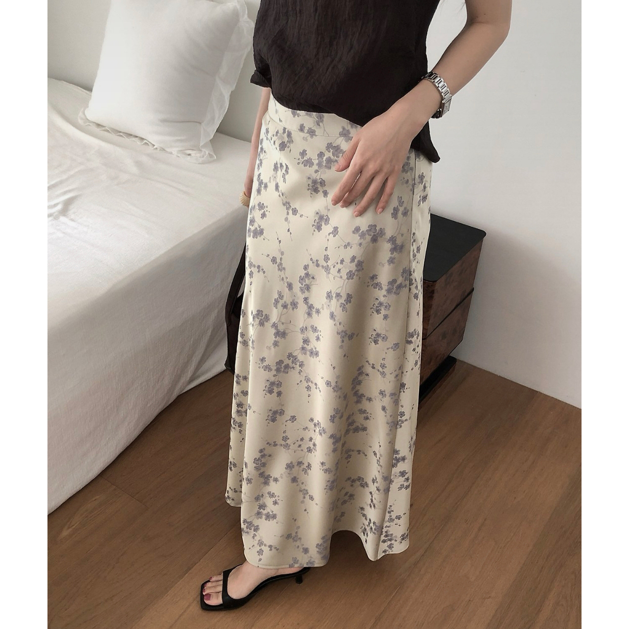 26FW 아메르 글로시 플라워 롱스커트