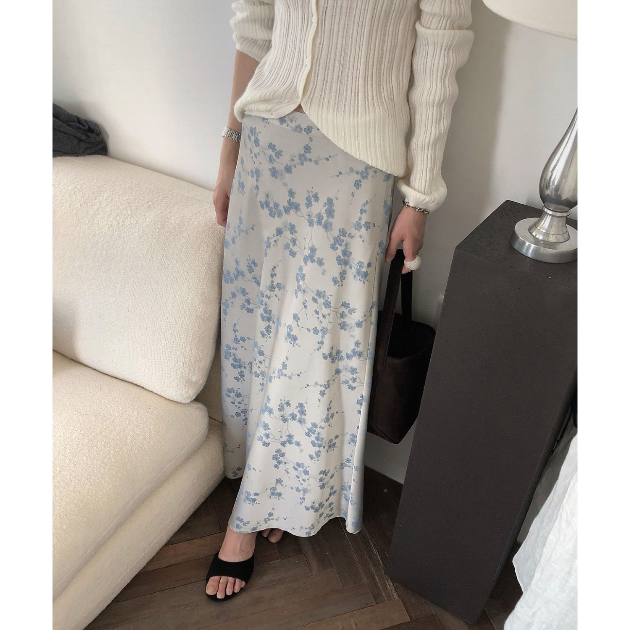26FW 아메르 글로시 플라워 롱스커트