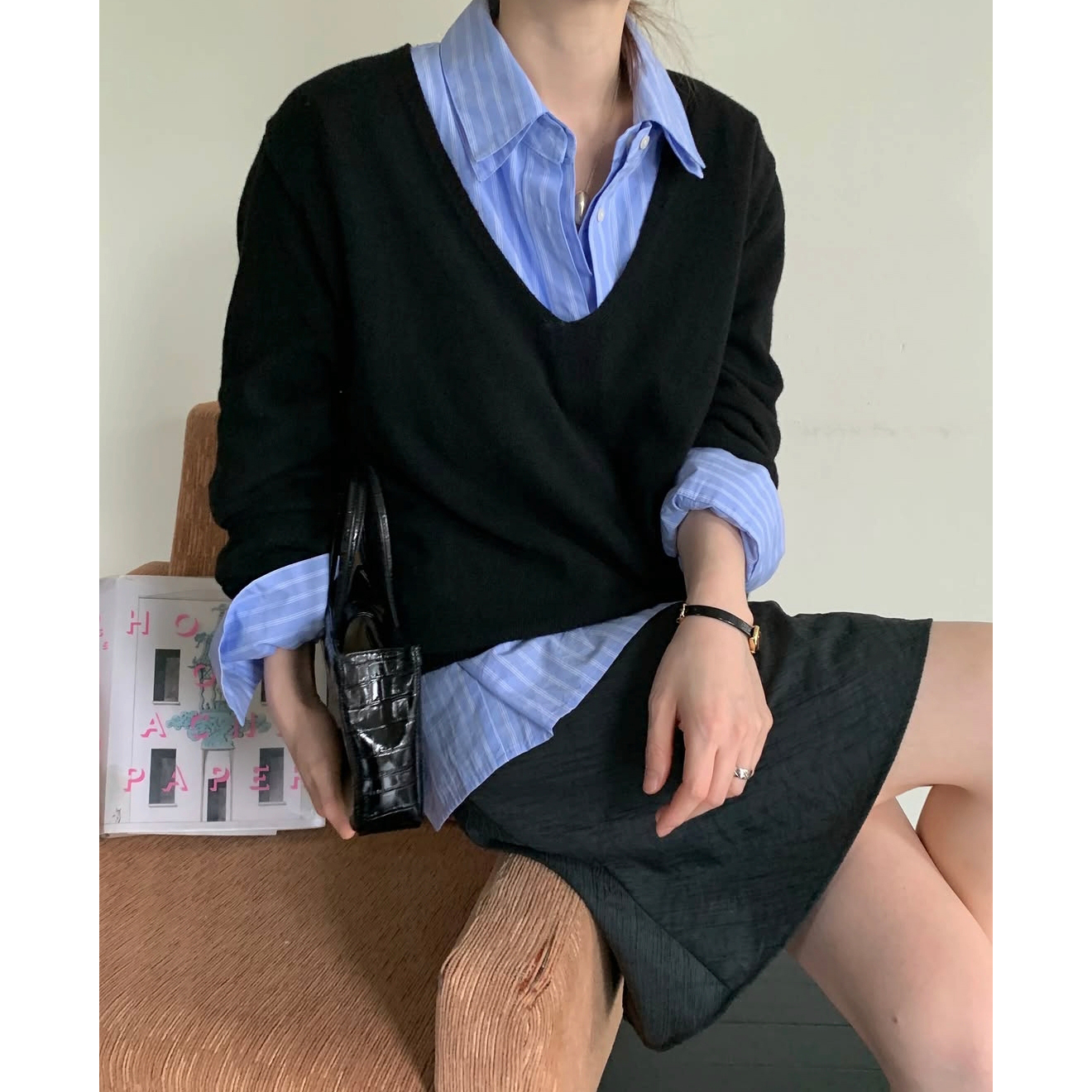 모리 딥브이넥 루즈핏 니트