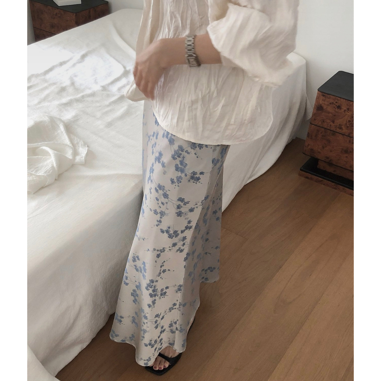 26FW 아메르 글로시 플라워 롱스커트