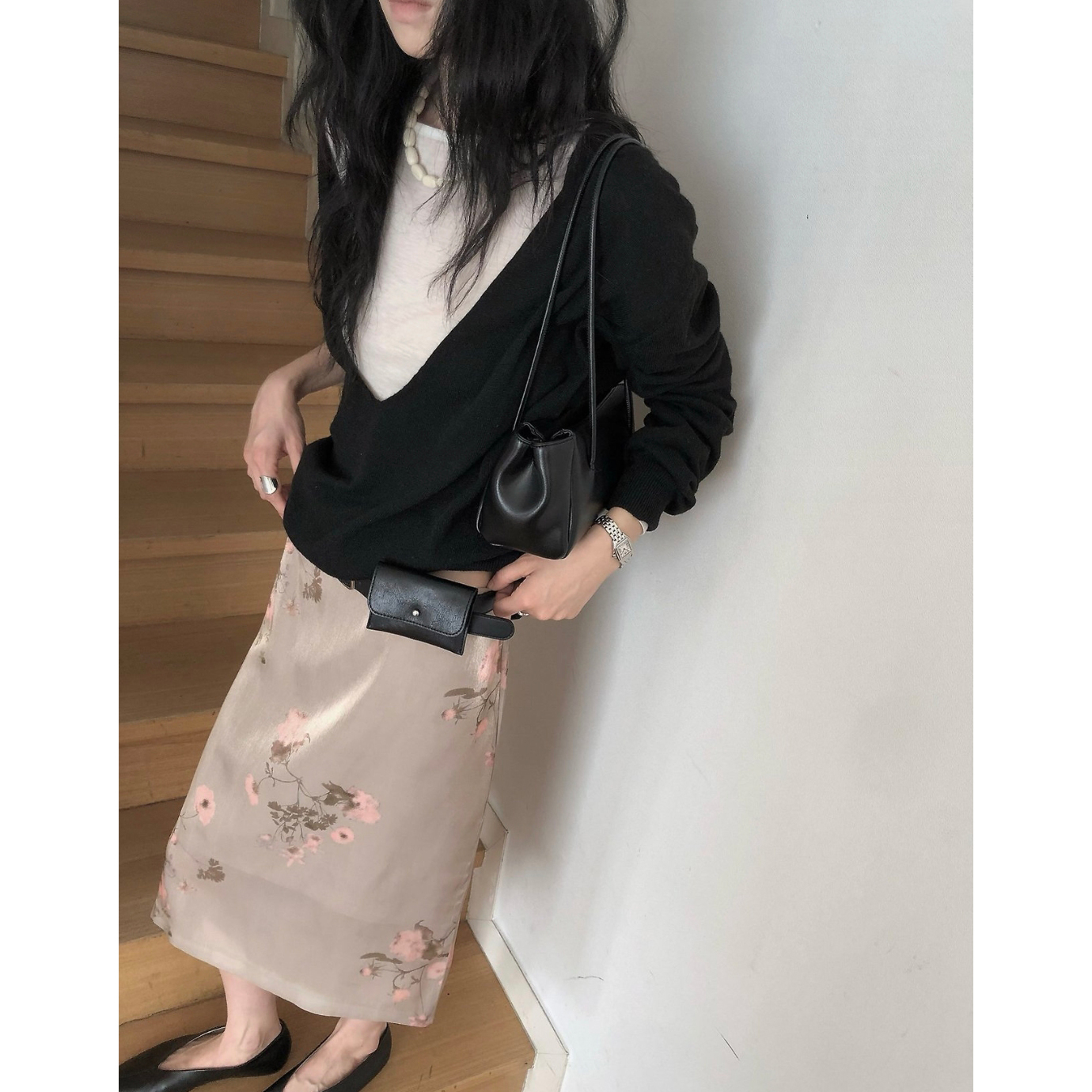 파인 딥브이넥 니트