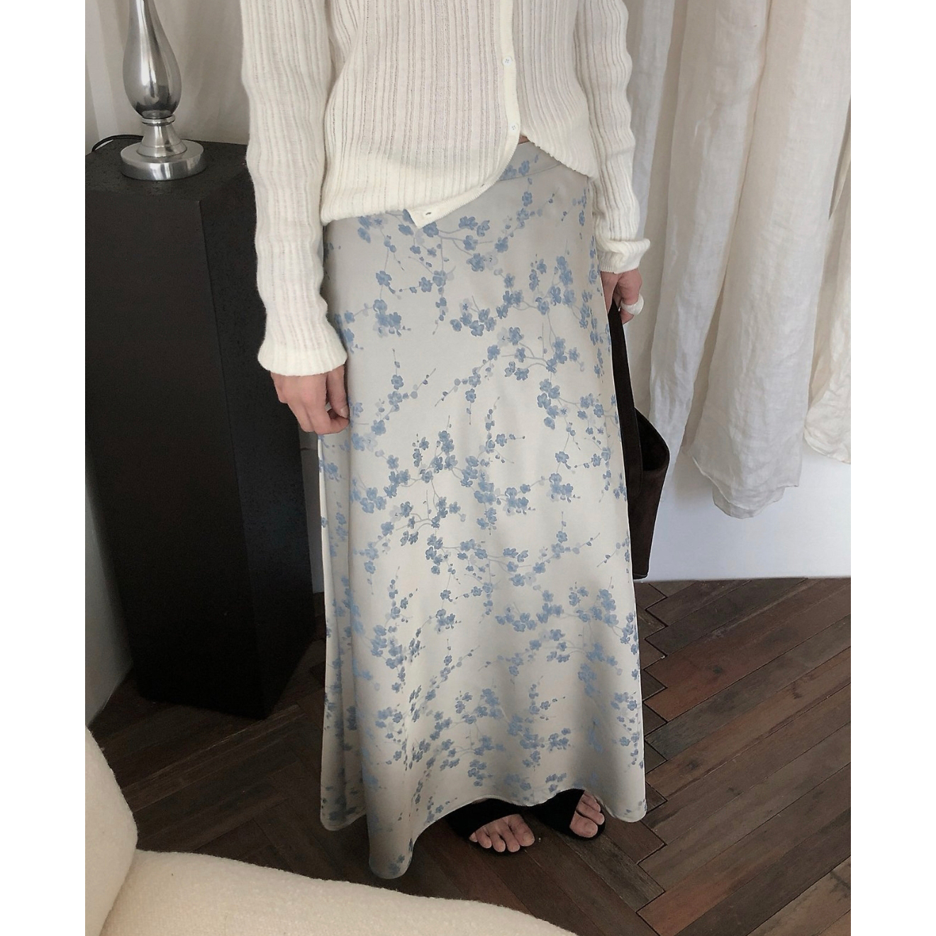 26FW 아메르 글로시 플라워 롱스커트
